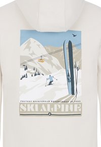 Felpa in cotone color crema con una stampa grafica di montagne sciistiche, una gondola arancione e sci blu su uno sfondo di cielo azzurro.
