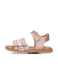 Rosa schimmernde Sandalen mit floralem Akzent, verstellbaren Riemen und Gummisohle. Sie verfügen über ein flaches Design und eine strukturierte Fußbett für Komfort.