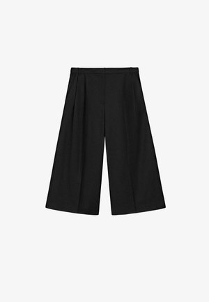 Černé široké kalhoty ke kotníkům s plisemi a poutky na pásek, vyrobené z hladké látky.
