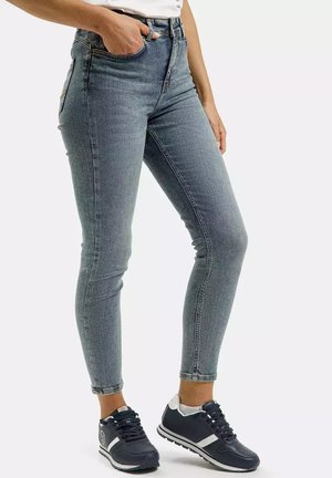- Jeansy Skinny Fit