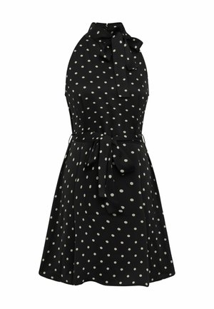 Abito nero con bretelle, pois bianchi, un nodo al collo e in vita, gonna svasata, tessuto morbido e chiusura con zip sul retro.