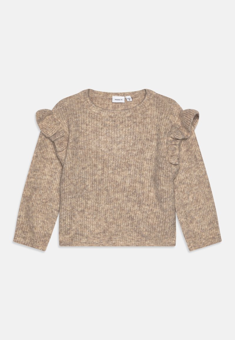 Maglione marrone lavorato a maglia con maniche lunghe, collo rotondo e dettagli arricciati sulle spalle. Texture morbida e leggere variazioni di colore.