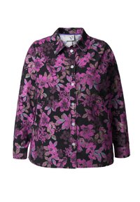 Camicia a maniche lunghe in tessuto nero con un vivace motivo floreale rosa. Presenta un'apertura anteriore con bottoni, colletto e sottili accenti di foglie verdi.