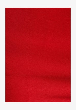 Tissu rouge vif avec un tissage texturé subtil et de légères plis naturels sur toute la surface.