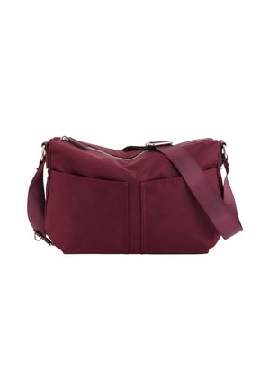 Bordeauxfarbene Nylon-Crossbody-Tasche mit zwei Fronttaschen, einem Reißverschluss und einem verstellbaren Riemen. Glatte Textur mit verstärkten Nähdetails.