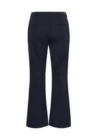 Pantalon de costume bleu marine à coupe droite, poches passepoilées à l'arrière, et une petite étiquette de marque noire à la ceinture.
