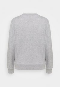 Grå sweatshirt med et enkelt design, der har rund halsudskæring, lange ærmer, ribstrikkede manchetter og et tekstureret stof. Set bagfra.