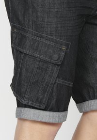 Koroshi BERMUDA COWBOY - Shorts di jeans - denim black denim