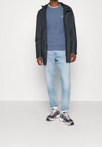GANT Stickad tröja - mottled light blue