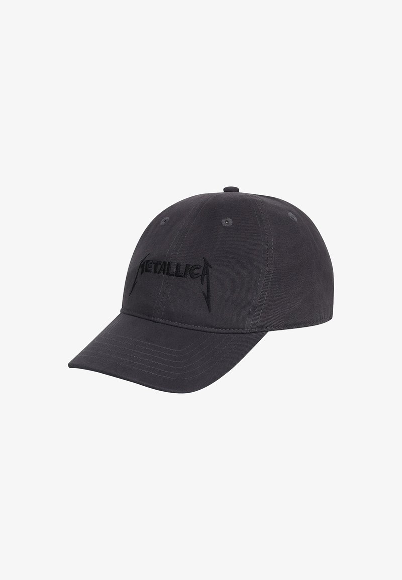 Czarna bawełniana czapka baseballowa z wypukłym, haftowanym logo "Metallica" z przodu, z wygiękim daszkiem i regulowanym paskiem.
