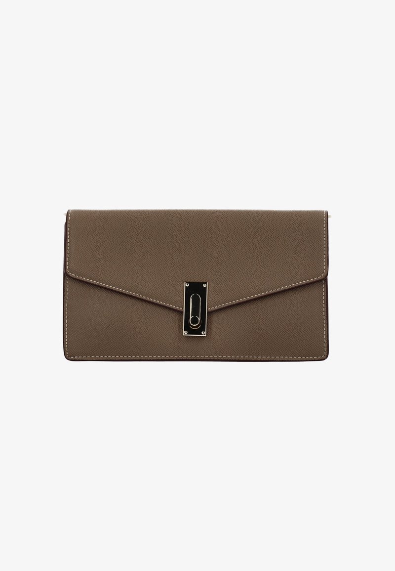 Rechthoekige bruine leren clutch met envelopvormige flap en rechthoekige goudkleurige draaivergrendeling, witte stiksels langs de randen.