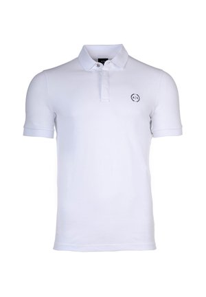 Weißes Poloshirt aus Baumwolle mit klassischem Kragen, zweiknöpfiger Knopfleiste, kurzen Ärmeln und kleinem schwarzem Logo auf der Brust.