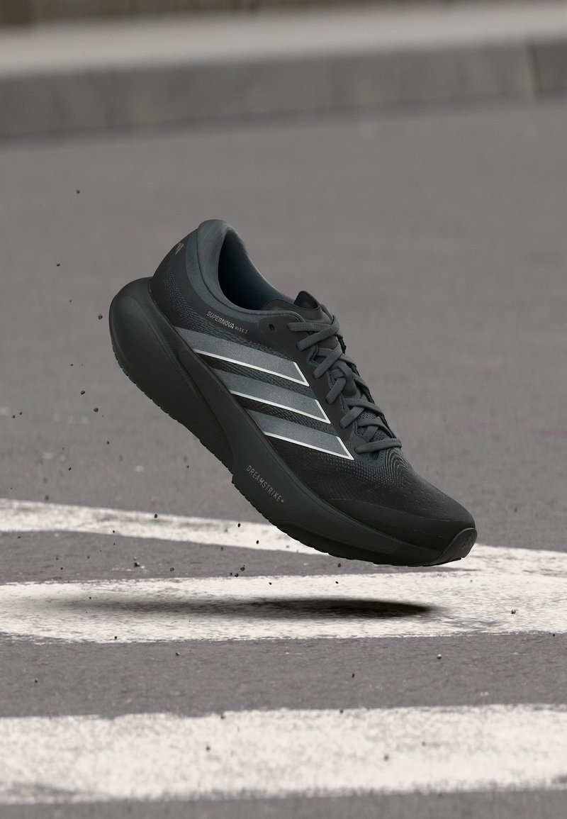 adidas Performance SUPERNOVA RISE 3 - Väglöparskor - core black/iron ...
