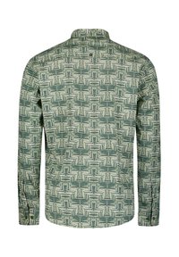 Langarmshirt van groene stof met een ingewikkeld geometrisch patroon. Beschikt over een spitse kraag en knoopmanchetten. Zachte textuur.