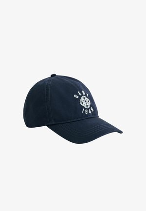 Marineblauwe honkbalpet met een gebogen klep, voorzien van wit geborduurde tekst "GANT 1949" en een cirkelvormig logo op het voorpaneel.