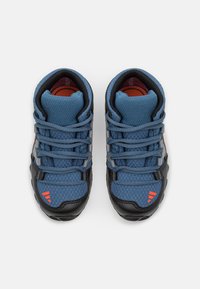 adidas Terrex TERREX MID GORE-TEX® HIKING - Hikingskor - steel/grey three/impact orange