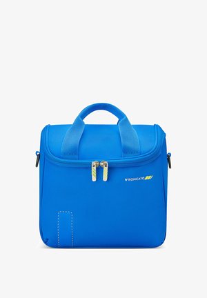 Bolsa de aseo de tela suave azul con doble cremallera, asa acolchada y logo Roncato en el frente.