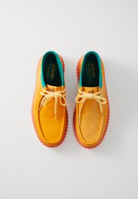 Clarks TORHILLEXPLORE POKÈMON UNISEX - Igapäevased paeltega jalatsid - orange