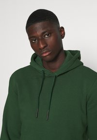 Only & Sons ONSCERES HOODIE - Camisola - dark green