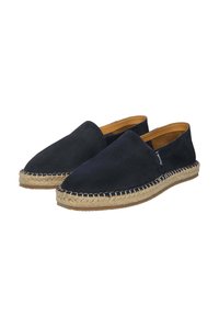 Espadrillas in camoscio blu navy con suola in juta intrecciata, caratterizzate da un design slip-on semplice e senza hardware o decorazioni visibili.