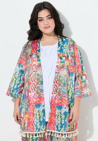 Giacca kimono colorata con un vivace motivo floreale e geometrico, tessuto leggero, design aperto e dettagli a frange all'orlo.