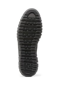 Suela de zapatilla negra con surcos profundos, con un patrón de superficie texturizado y un logotipo prominente. Material de goma duradero diseñado para ofrecer tracción.