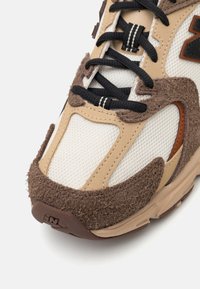 New Balance MR530 UNISEX - Sporta apavi - dark mushroom