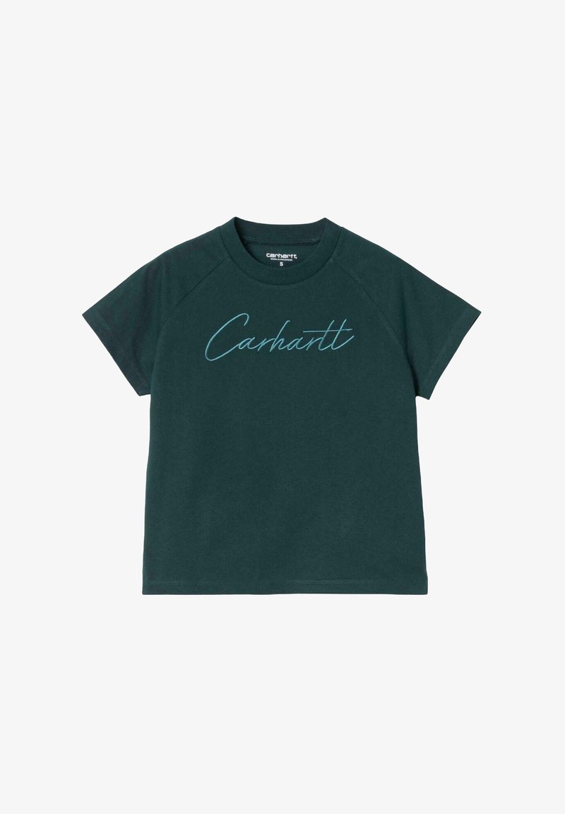 Camiseta de algodón verde oscuro con cuello redondo y mangas raglán cortas. Presenta un logo en cursiva de "Carhartt" en azul claro en la parte delantera.