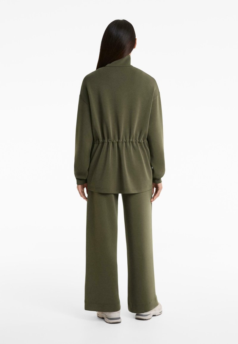 OYSHO SOFT TOUCH WITH POCKETS LONG Zip-up sweatshirt khaki