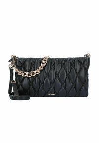 Borsa a busta nera in pelle con design trapuntato, tracolla in catena dorata e tracolla removibile. Dettaglio del logo metallico sul davanti.