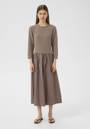 MIRA - Robe en jersey - sandy grey