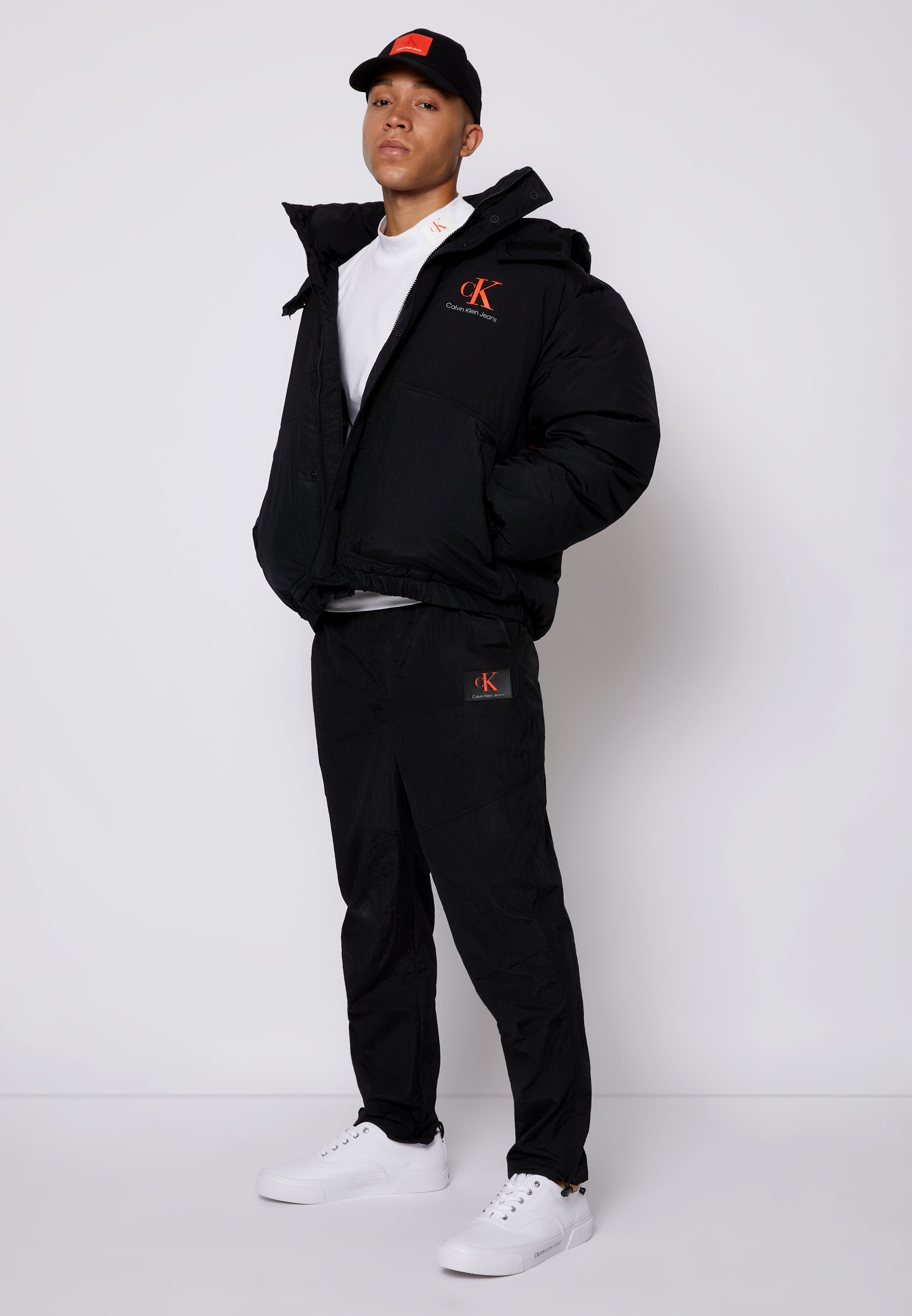 oversized puffer jacket black