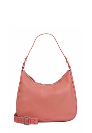 Sac bandoulière en cuir rose doux avec une sangle réglable et un logo de marque subtilement embossé près de la base.