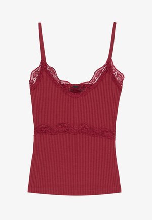 Camisole rouge à côtes avec bretelles spaghetti réglables, ornée d'une dentelle le long de l'encolure et de la ligne centrale pour plus de détails.