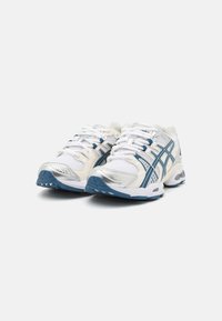 ASICS SportStyle GEL-NIMBUS 9 - Sneakers basse - white/light indigo