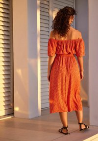 Next OFF SHOULDER - Kasdienė suknelė - coral orange