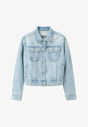 Svetlo modra jeans jakna z zapenjanjem na gumbe spredaj, dvema prsnem žepoma z gumbi in stranskimi žepi, z dolgimi rokavi in klasičnim ovratnikom.