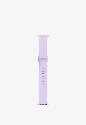 Lilla silikone smartwatch-rem med justerbare huller og metalspænde, vist fladt på hvid baggrund.