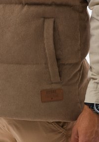 Ombre QUILTED - Weste - brown