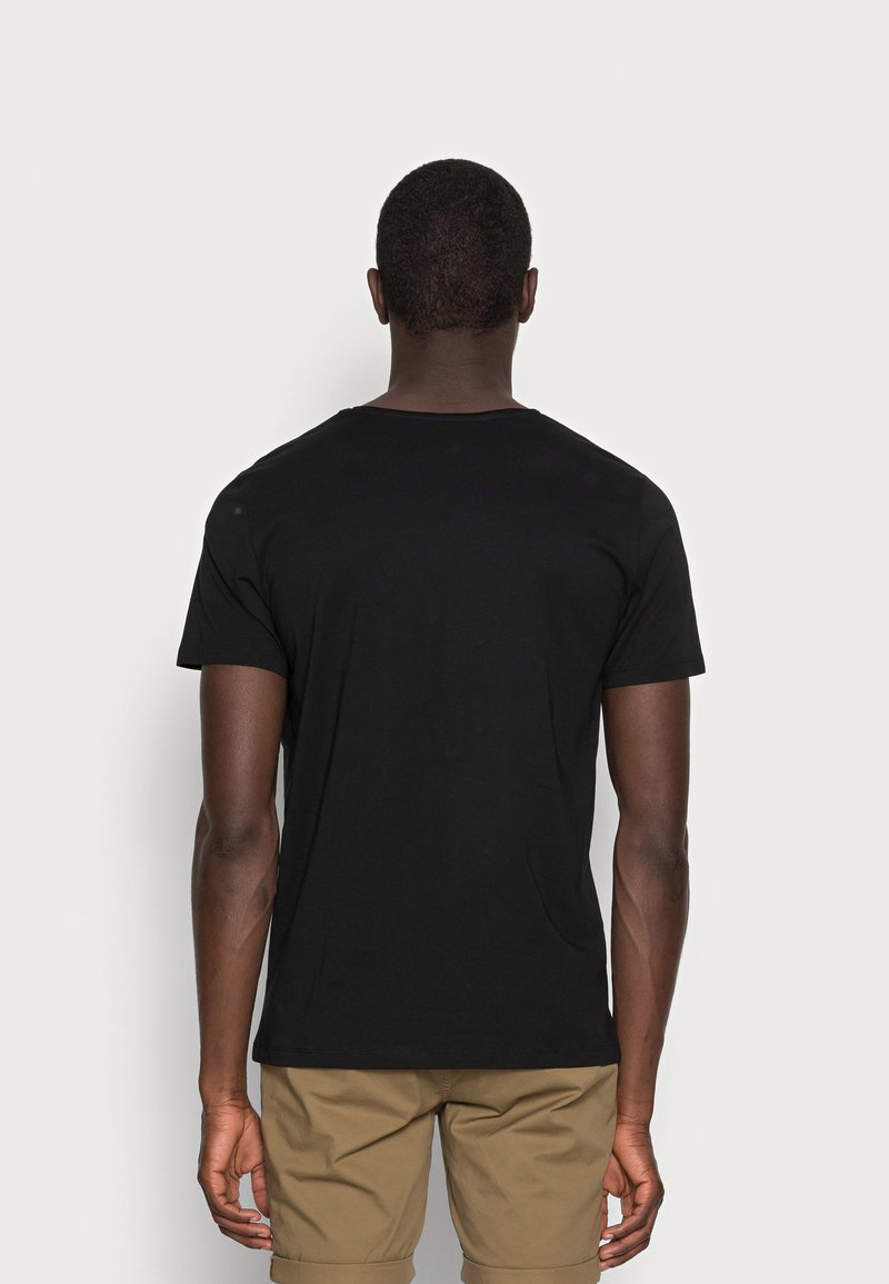 Herren T-Shirts basic | Selected Homme SLHLUKE O-NECK TEE T-Shirt basic black/schwarz - PO57544 Herren T-Shirts basic | Selected Homme SLHLUKE O-NECK TEE T-Shirt basic black/schwarz - PO57544