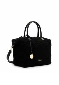 Mustast sametist käekott tekstureeritud kangaga, kahe ülasangaga, eemaldatava rihmaga, kuldse logoga plaadil ja küljes eraldi sildiga. Ristkülikukujuline.