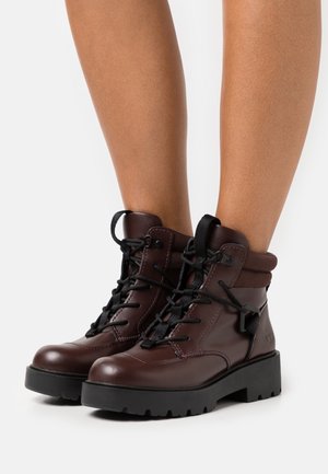 TIOGA HIKER - Kotníkové boty na platformě - burgundy