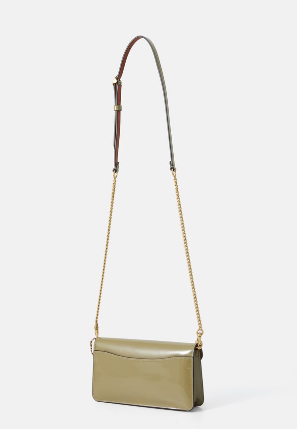 PATENT SIGNATURE TABBY CHAIN - Cross body bag - moss3