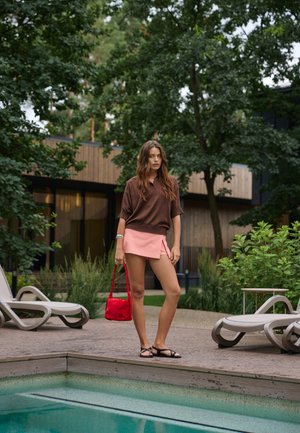 ESTRO, BEŻOWA TOREBKA DAMSKA NA RAMIĘ  ESTRO ER00119747 - Handbag - red