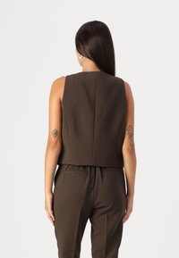Rue de Femme HANANE VEST - Vest - bitter chocolate