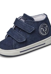 Námornicky modré plátěné tenisky se dvěma suchými zipy, gumovou podrážkou a kulatým logem na vnější straně. Texturovaný povrch látky.