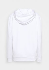 Sudadera blanca hecha de tela suave, con capucha ajustable, mangas largas y puños acanalados. La vista trasera muestra un diseño simple y sin adornos.