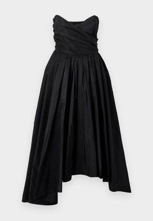 Vestido de noche negro sin mangas con un cuerpo fruncido y una falda completa y fluida. Hecho de un tejido texturizado, con pliegues y un dobladillo asimétrico.