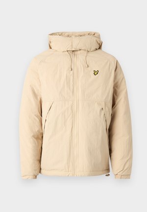 Veste légère beige avec capuche, dotée d'une fermeture éclair, de poignets élastiques et d'un petit logo noir et jaune sur la poitrine.