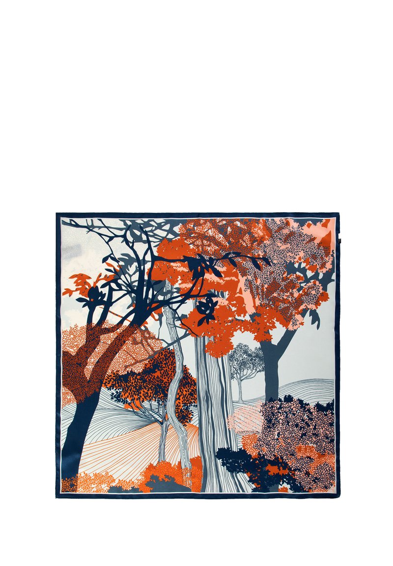 Vierkante zijden sjaal met een landschapsontwerp in oranje en marineblauw, die bomen en loof begroeiing weergeeft met variërende texturen en ingewikkelde patronen.